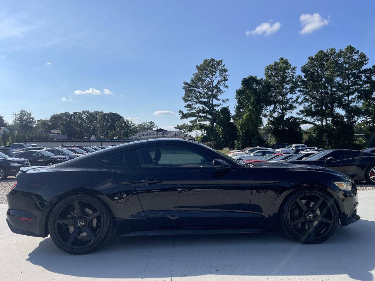 Used 2016 Ford Mustang GT Premium w/ Black Accent Package RWD image 9