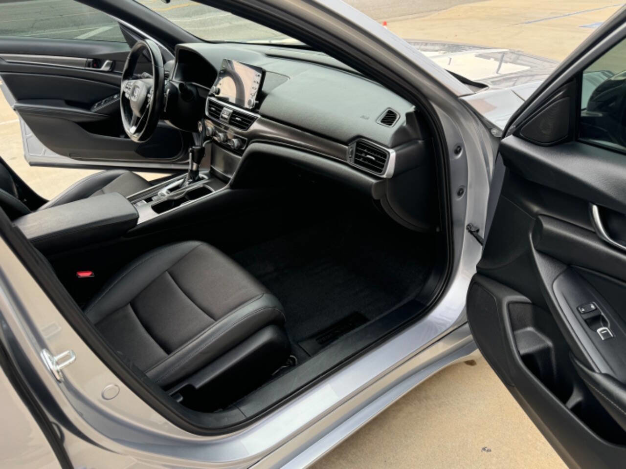 Used 2022 Honda Accord Sport image 11