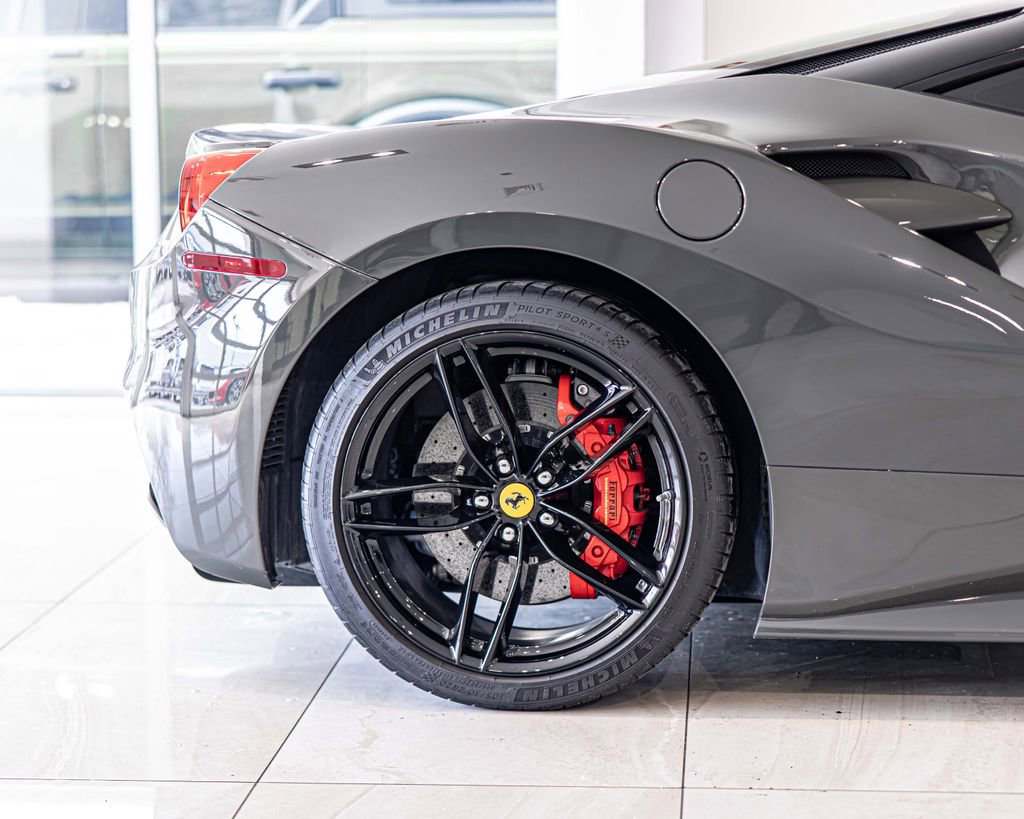 Used 2018 Ferrari 488 GTB image 13