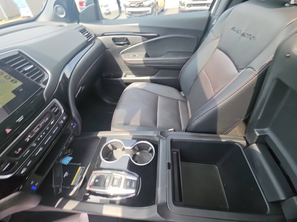 Certified 2025 Honda Passport Black Edition image 25