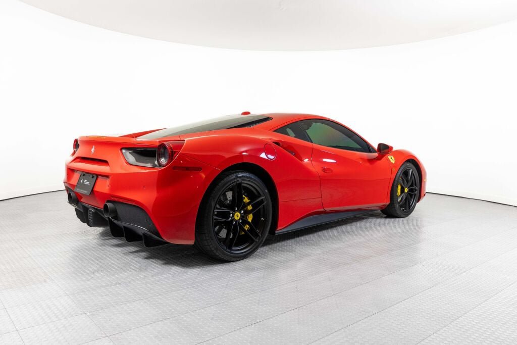 Used 2017 Ferrari 488 GTB RWD image 23