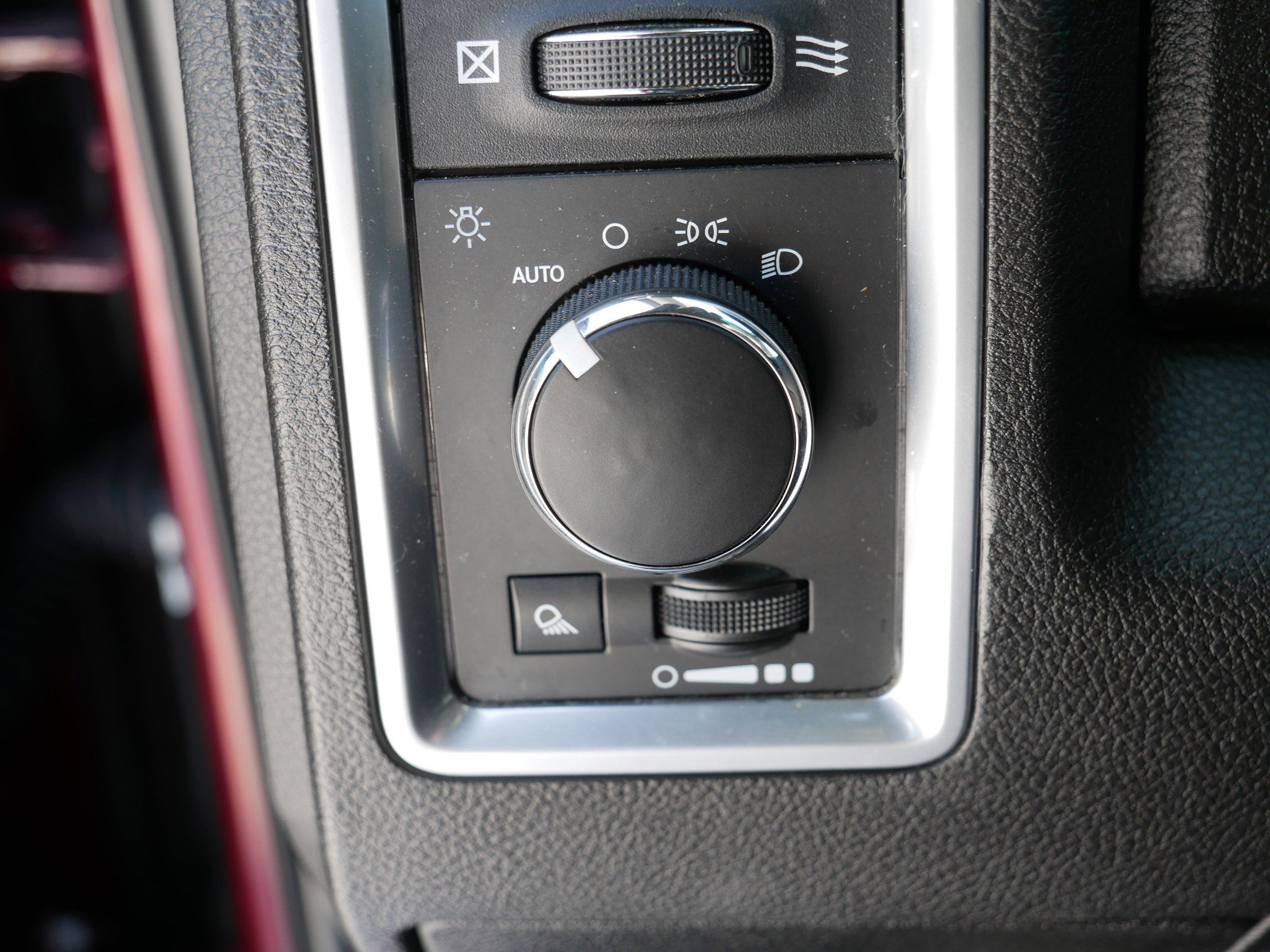 Certified 2024 RAM 1500 Classic SLT image 26