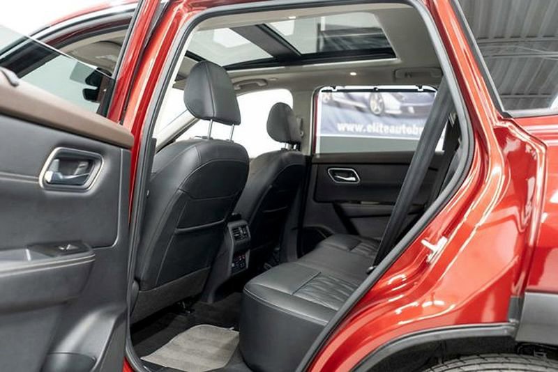 Used 2023 Nissan Rogue Platinum w/ Platinum Premium Package image 31