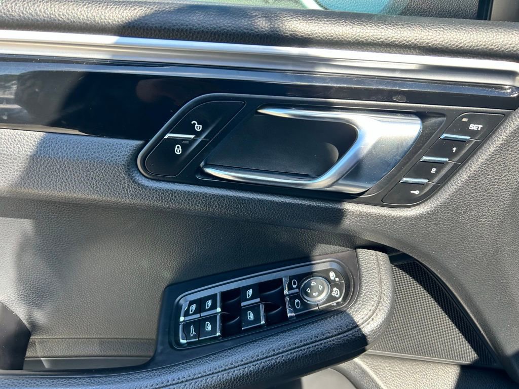 Used 2018 Porsche Macan S image 23