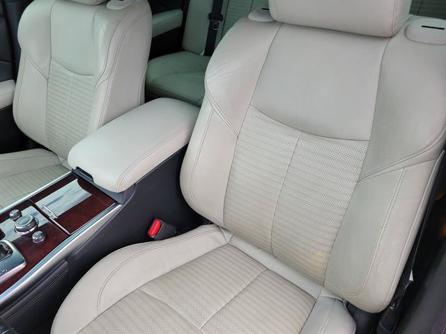 Used 2018 INFINITI Q70 Luxe w/ Sport Package RWD image 5