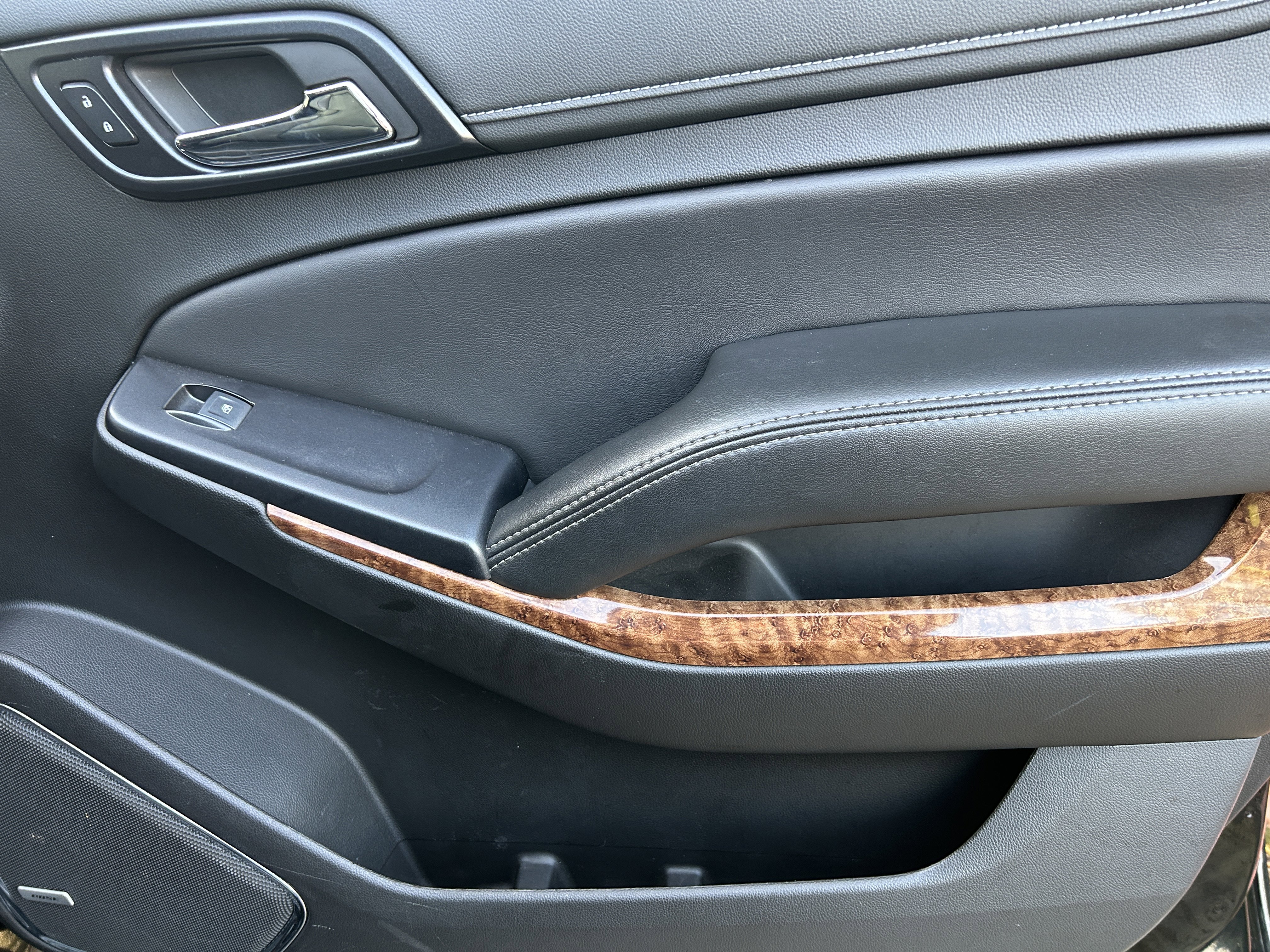 Used 2019 Chevrolet Suburban Premier image 29