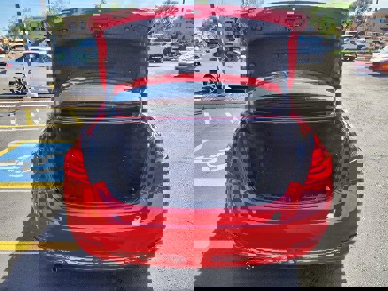 Used 2018 BMW 320i Sedan w/ Convenience Package image 12