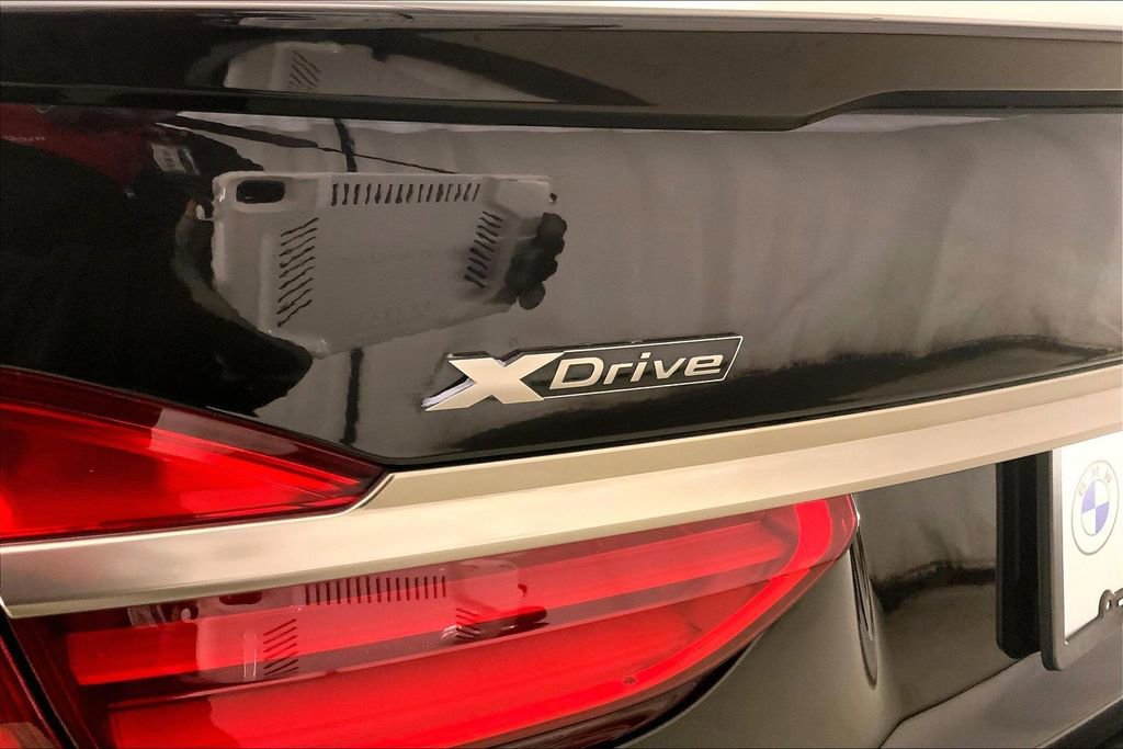 Used 2019 BMW M760i xDrive w/ Luxury Rear Seating Package image 7