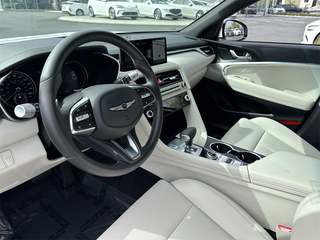 Used 2025 Genesis G70 2.5T image 19