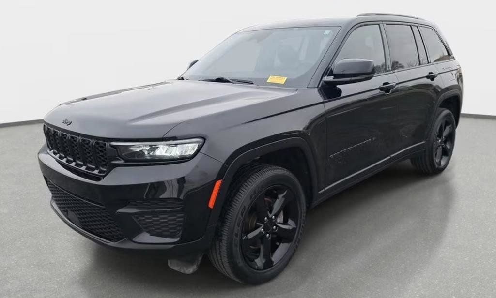 Used 2023 Jeep Grand Cherokee L Laredo image 6