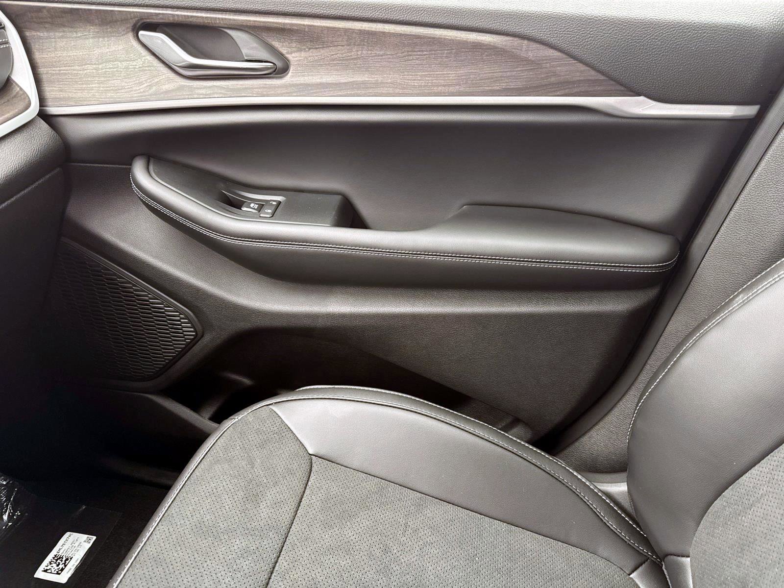 New 2026 Jeep Grand Cherokee Altitude image 16