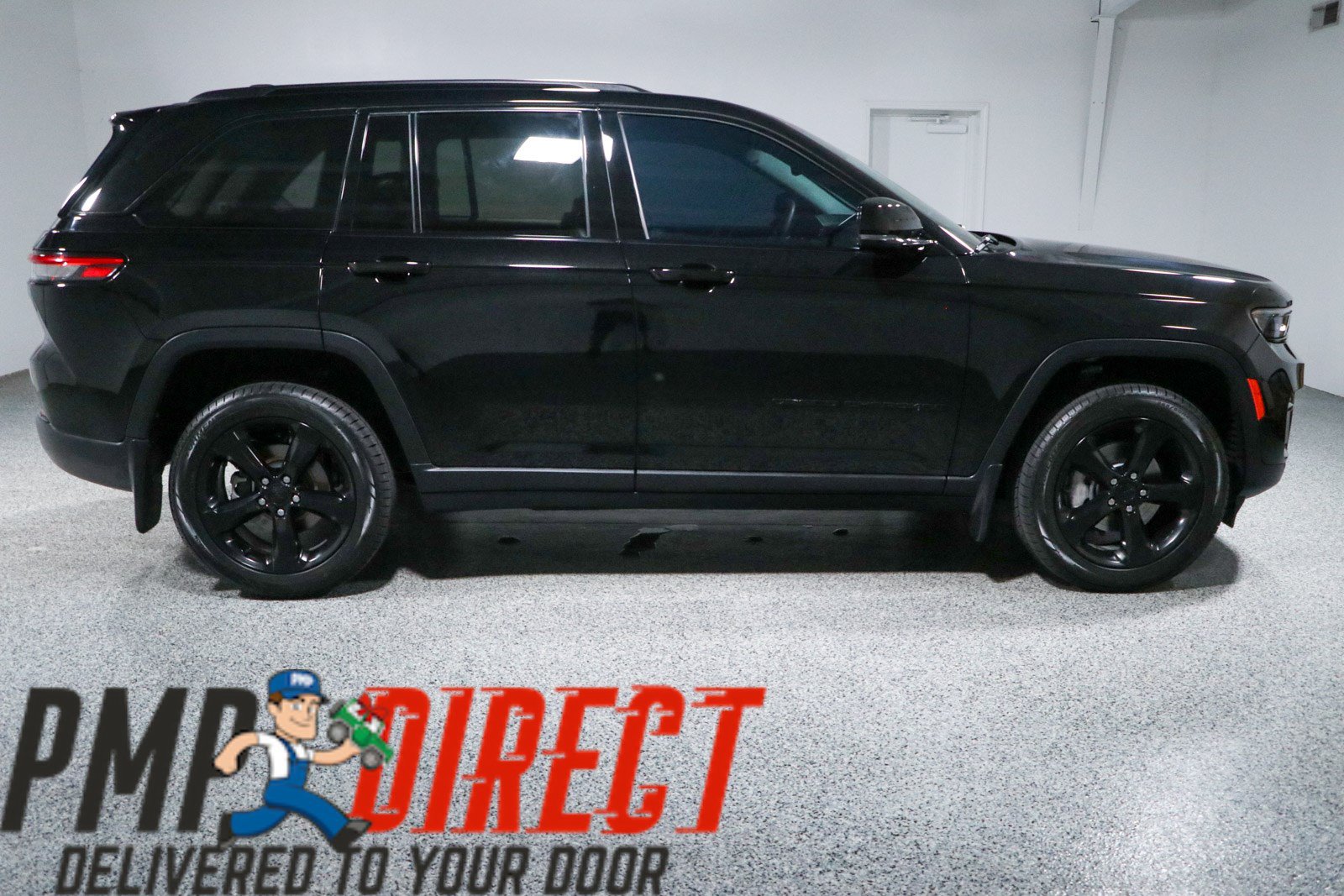 Used 2023 Jeep Grand Cherokee Limited w/ Black Appearance Package AWD/4WD image 6