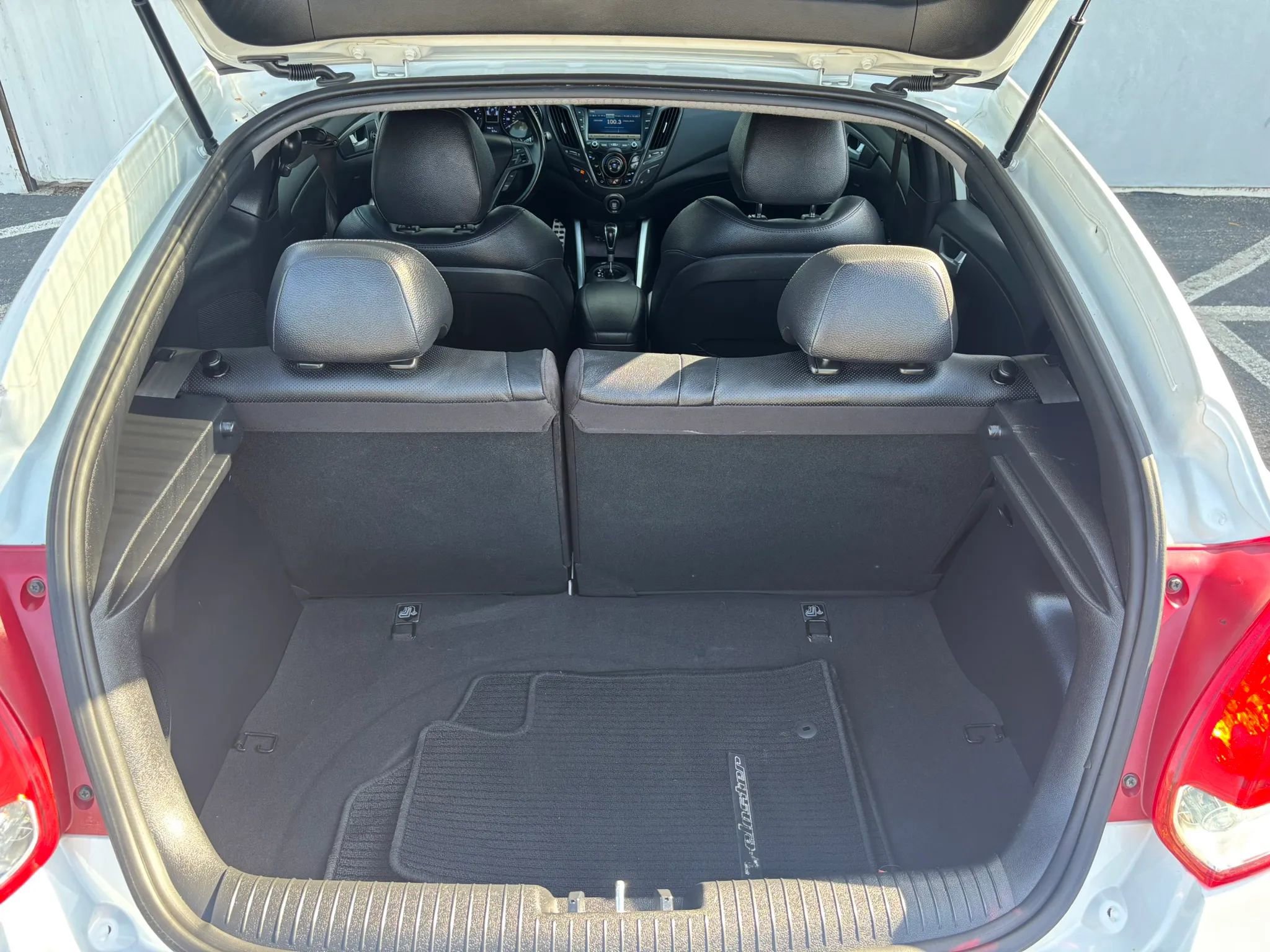 Used 2015 Hyundai Veloster Turbo FWD image 30