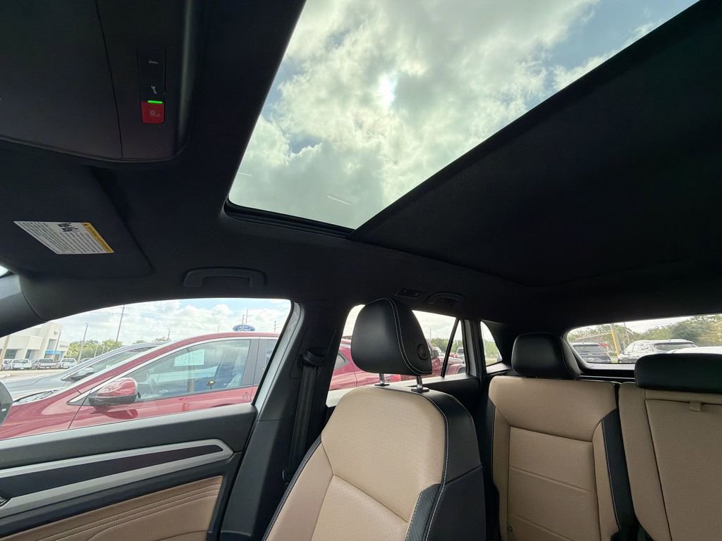 Used 2021 Volkswagen Atlas Cross Sport SE w/ Panoramic Sunroof Package FWD image 26