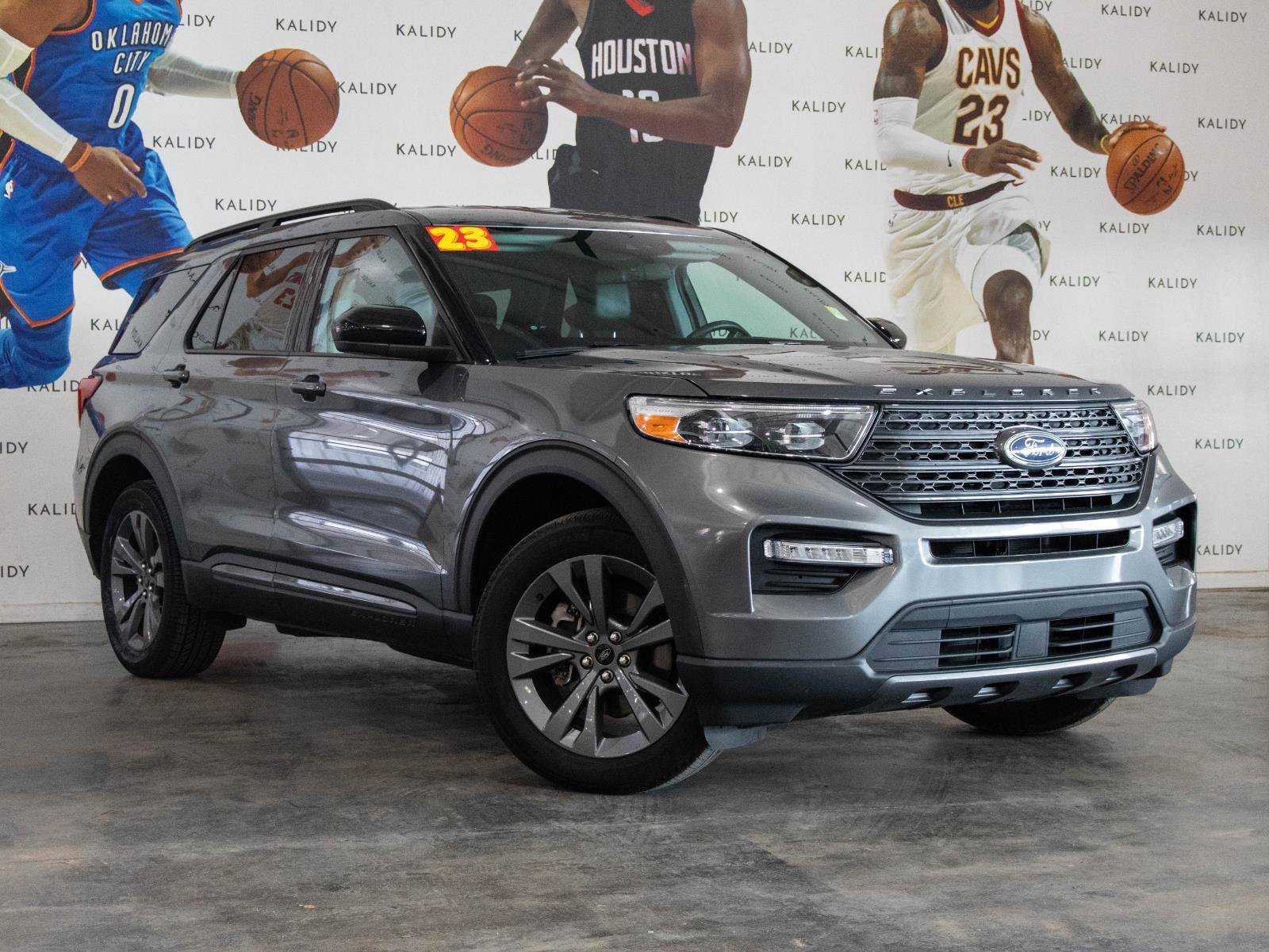 Used 2023 Ford Explorer XLT w/ Equipment Group 202A image 2