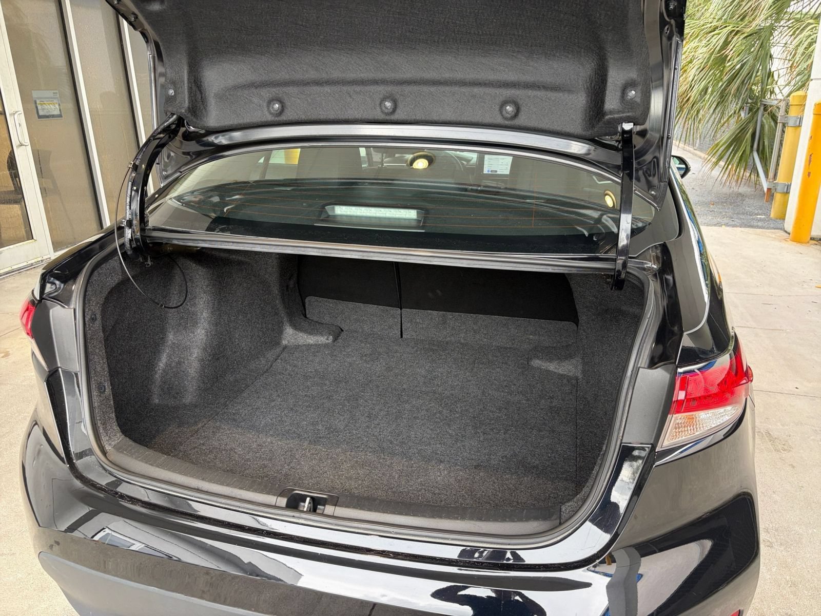 Used 2025 Toyota Corolla LE FWD image 31