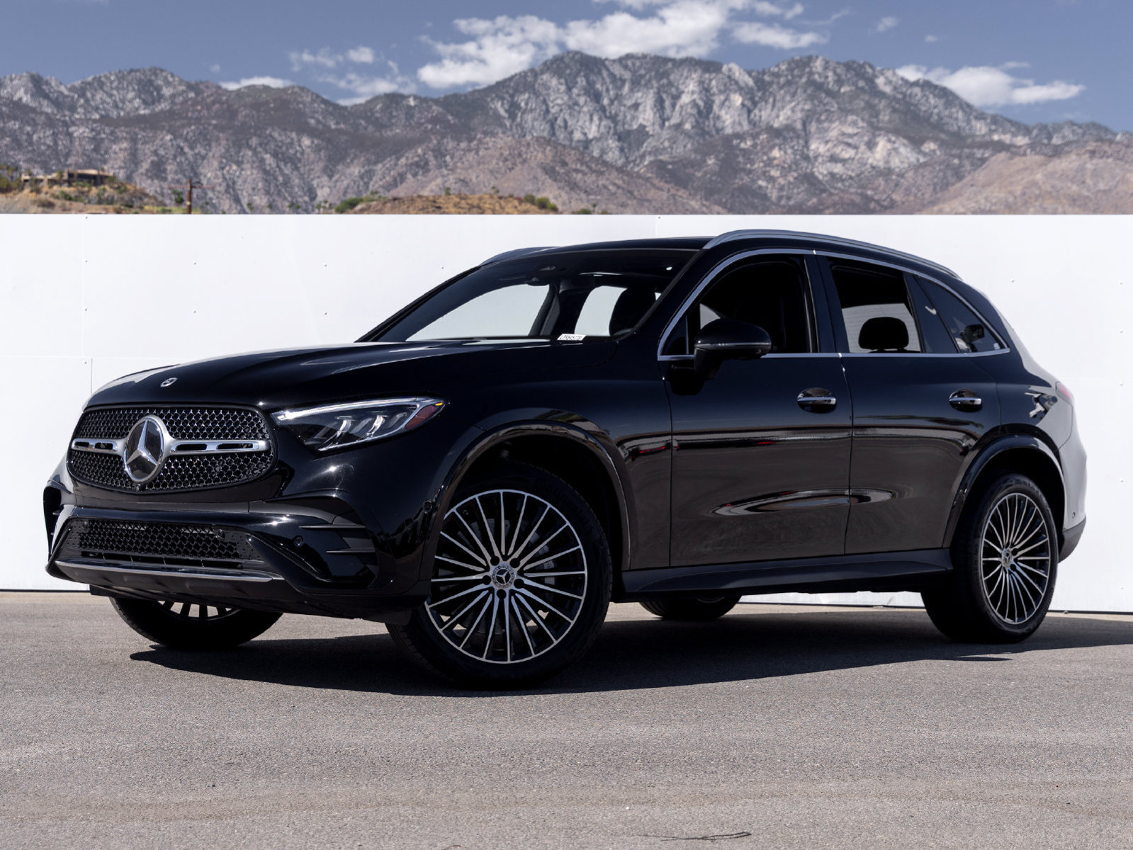 Used 2026 Mercedes-Benz GLC 300 image 1