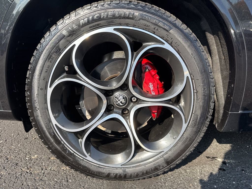 Used 2022 Alfa Romeo Stelvio Veloce image 18