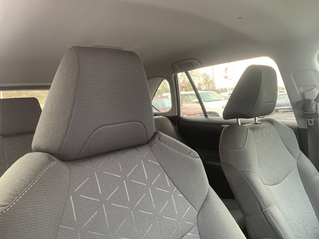 Used 2022 Toyota RAV4 XLE image 18