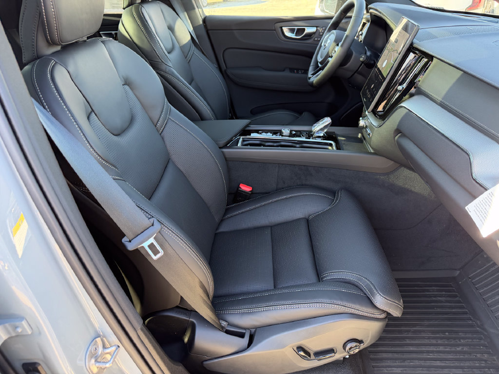 New 2026 Volvo XC60 T8 Ultra w/ Protection Package Premier AWD/4WD image 9