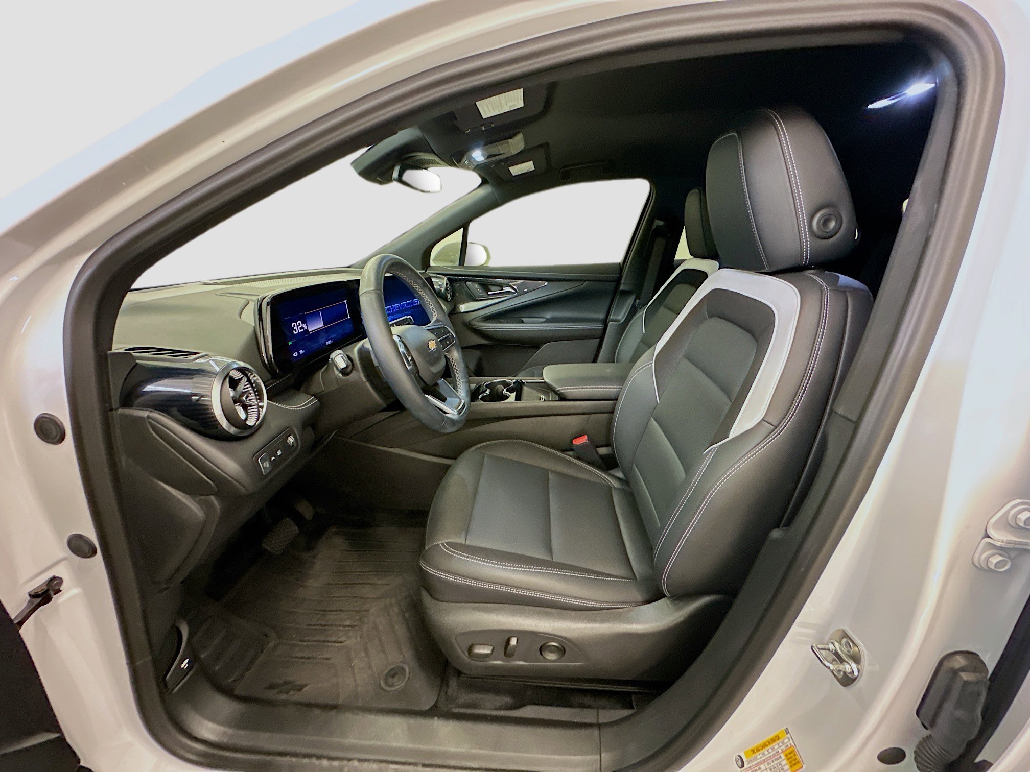 Used 2024 Chevrolet Blazer EV LT image 13