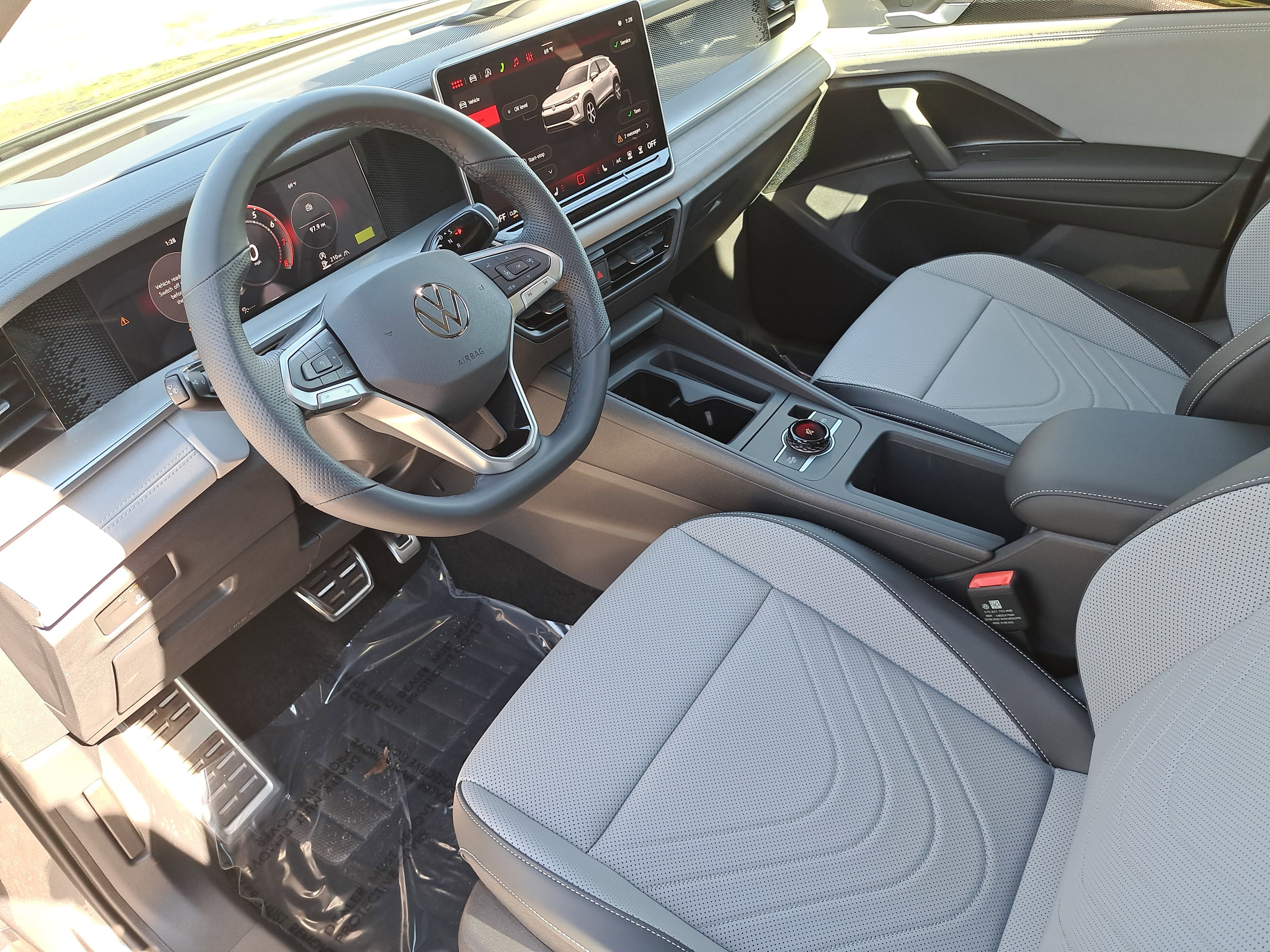 New 2026 Volkswagen Tiguan SE R-Line AWD/4WD image 16