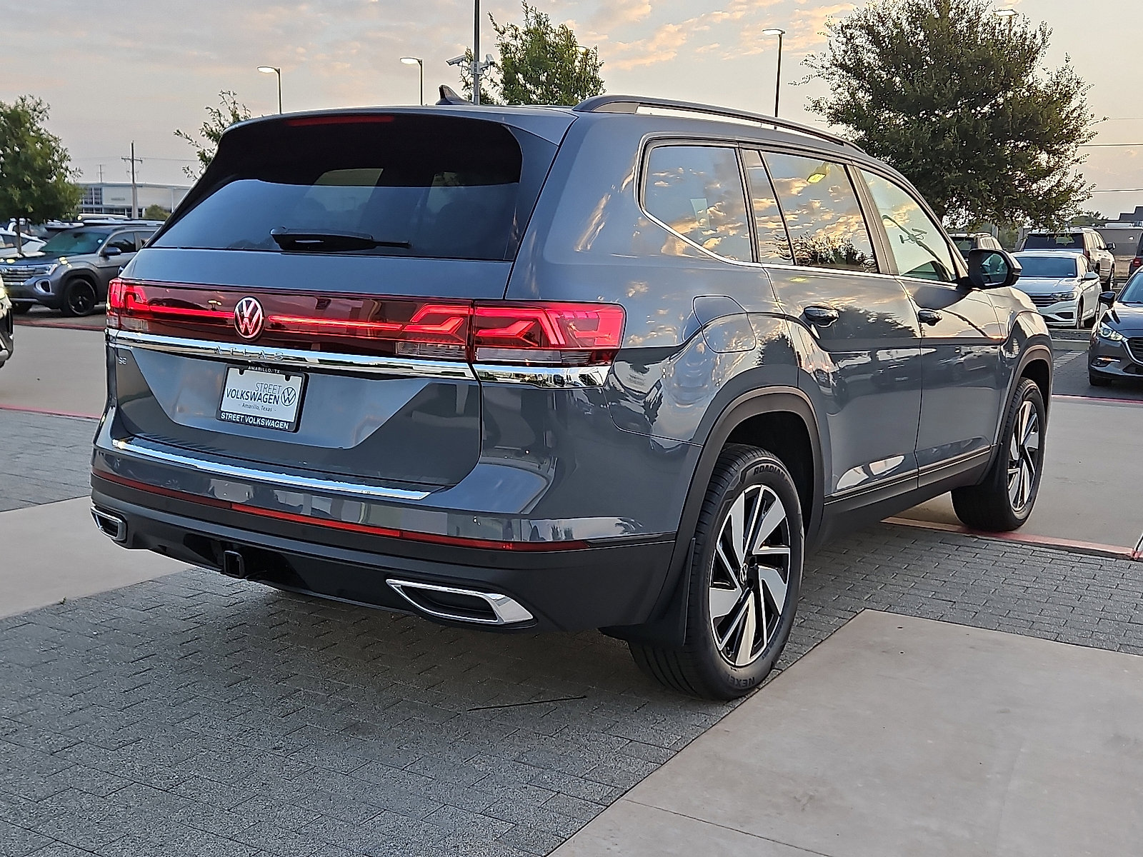 New 2026 Volkswagen Atlas SE image 3