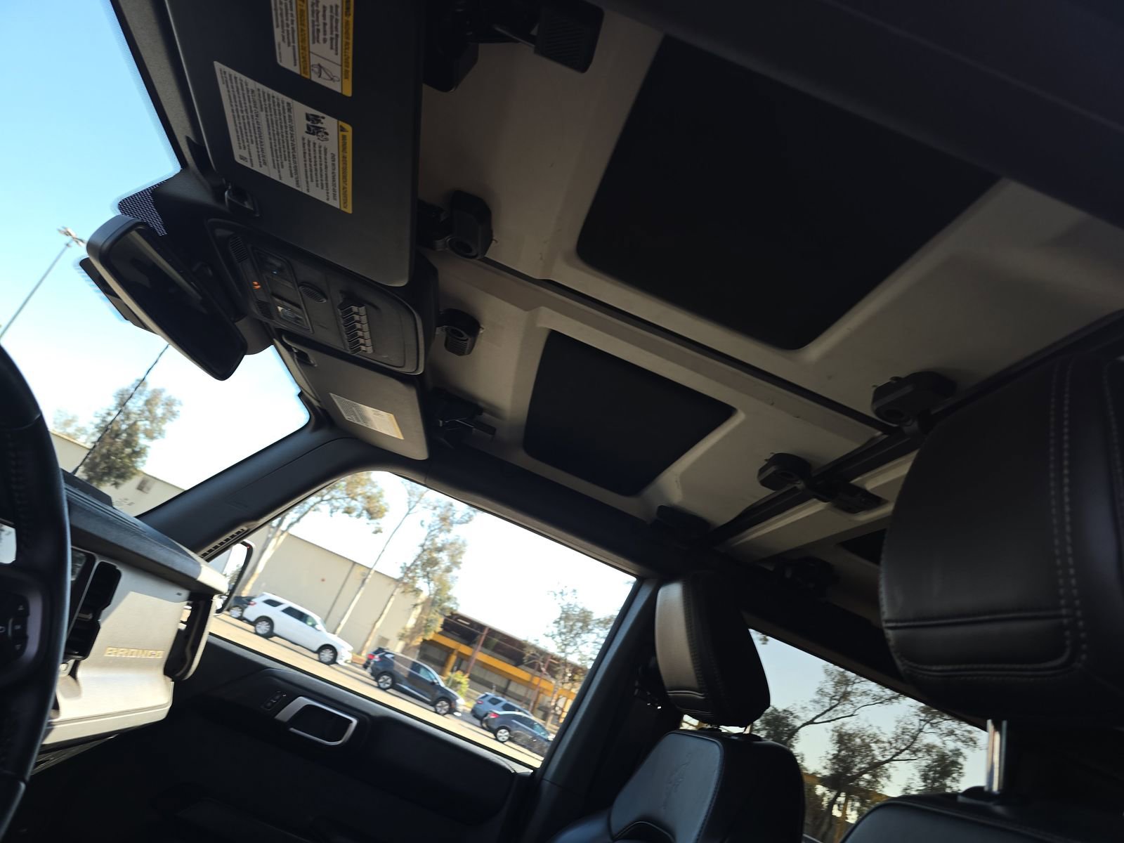 Used 2025 Ford Bronco Badlands image 17