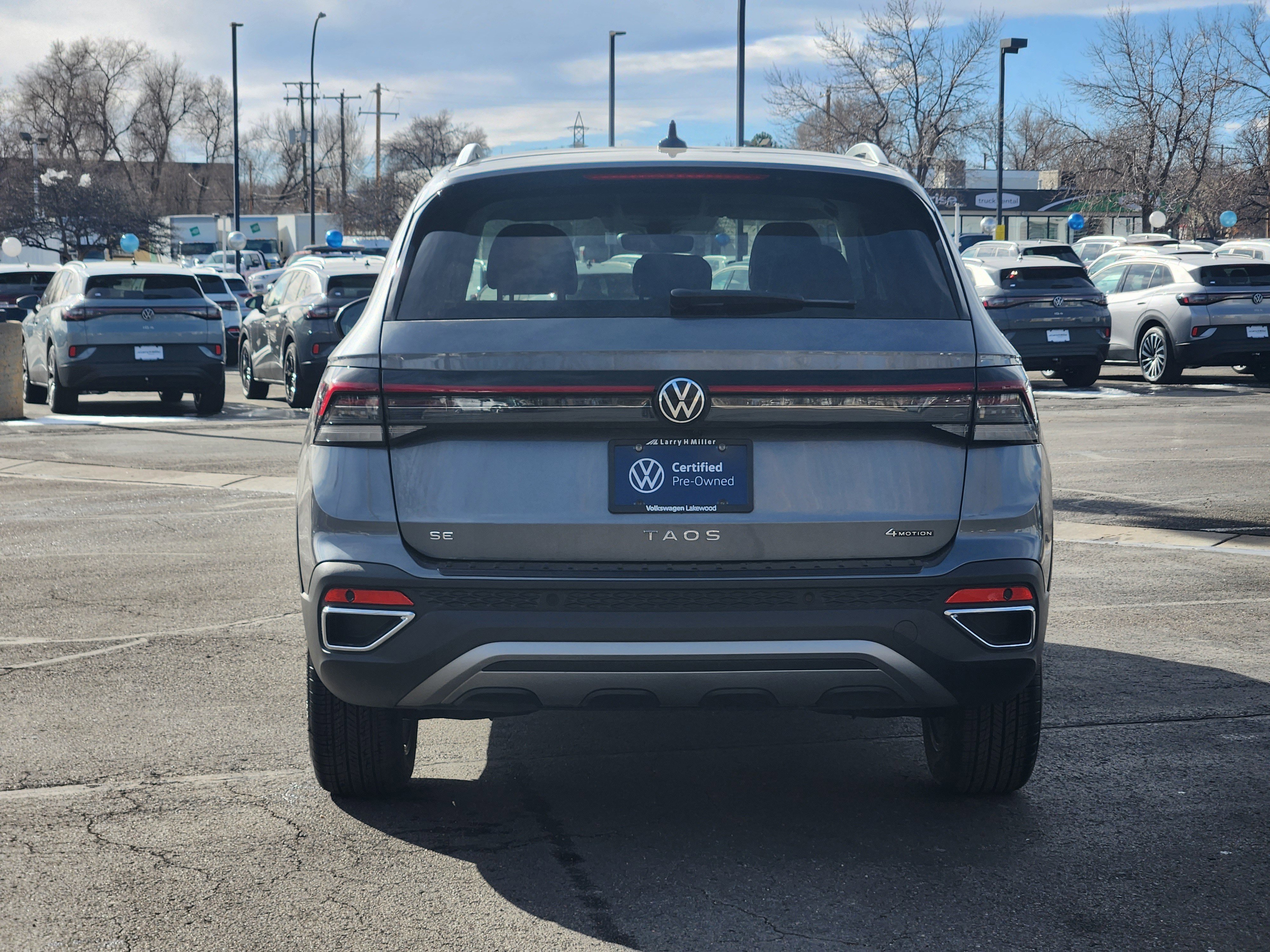 Used 2025 Volkswagen Taos SE image 5