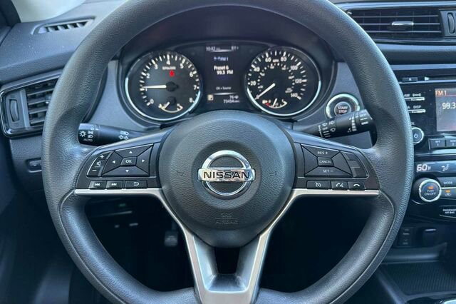 Used 2017 Nissan Rogue Sport SV image 22