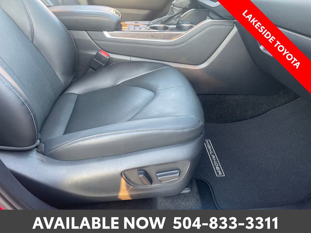 Certified 2025 Toyota Highlander Limited image 17