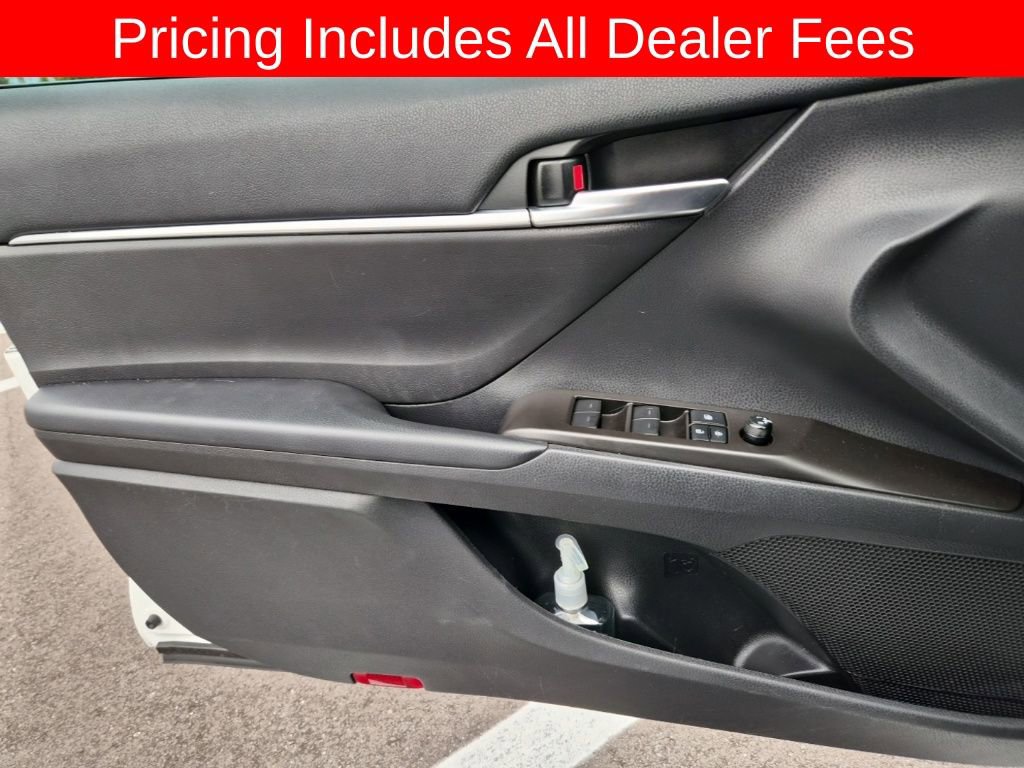 Used 2021 Toyota Camry SE FWD image 11