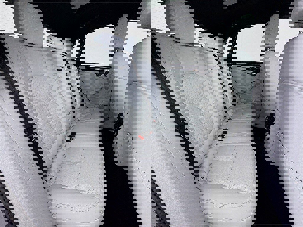 New 2026 Porsche Macan Turbo image 32