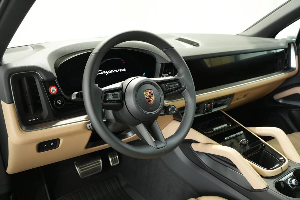 Certified 2026 Porsche Cayenne AWD/4WD image 4