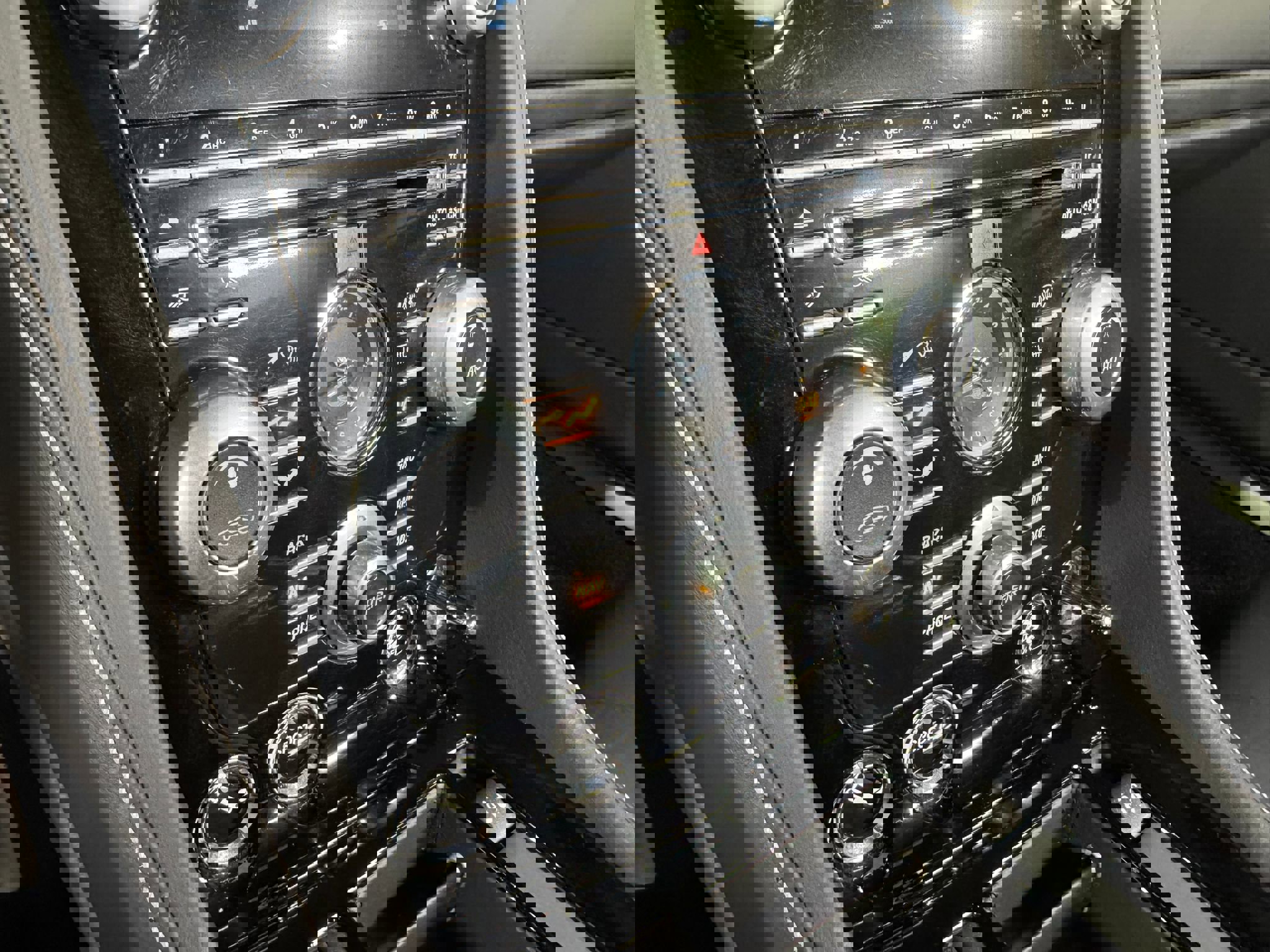 Used 2012 Aston Martin DBS Volante image 30