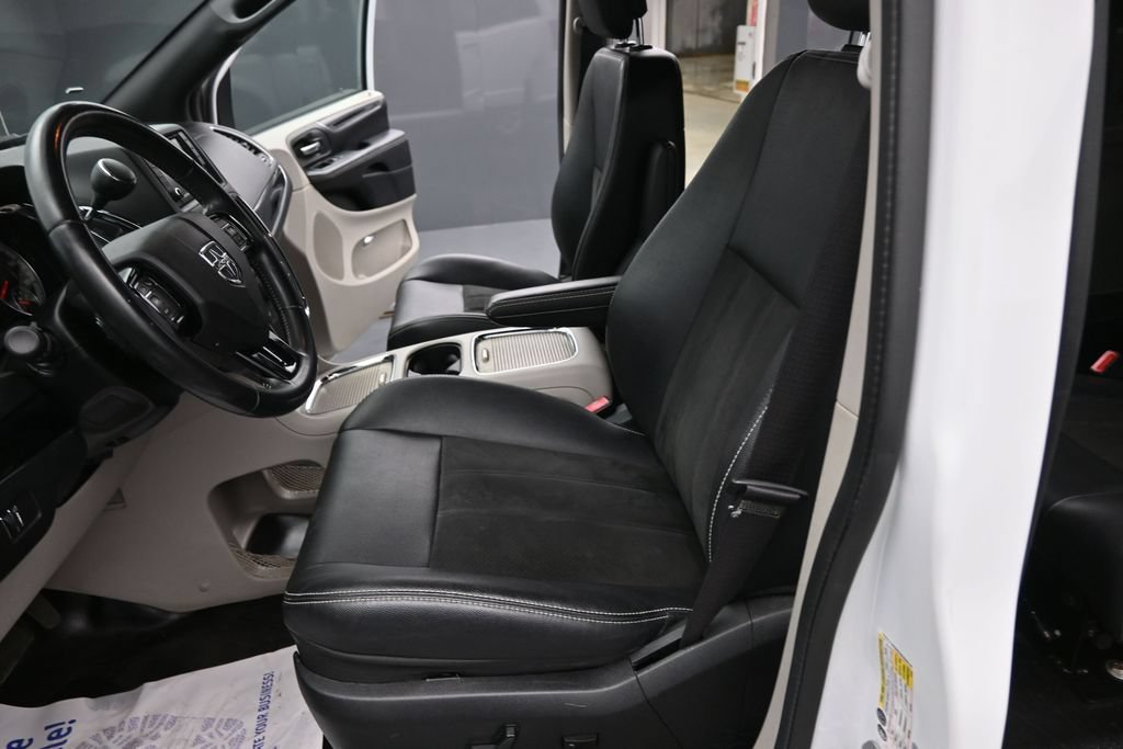 Used 2019 Dodge Grand Caravan SXT FWD image 17