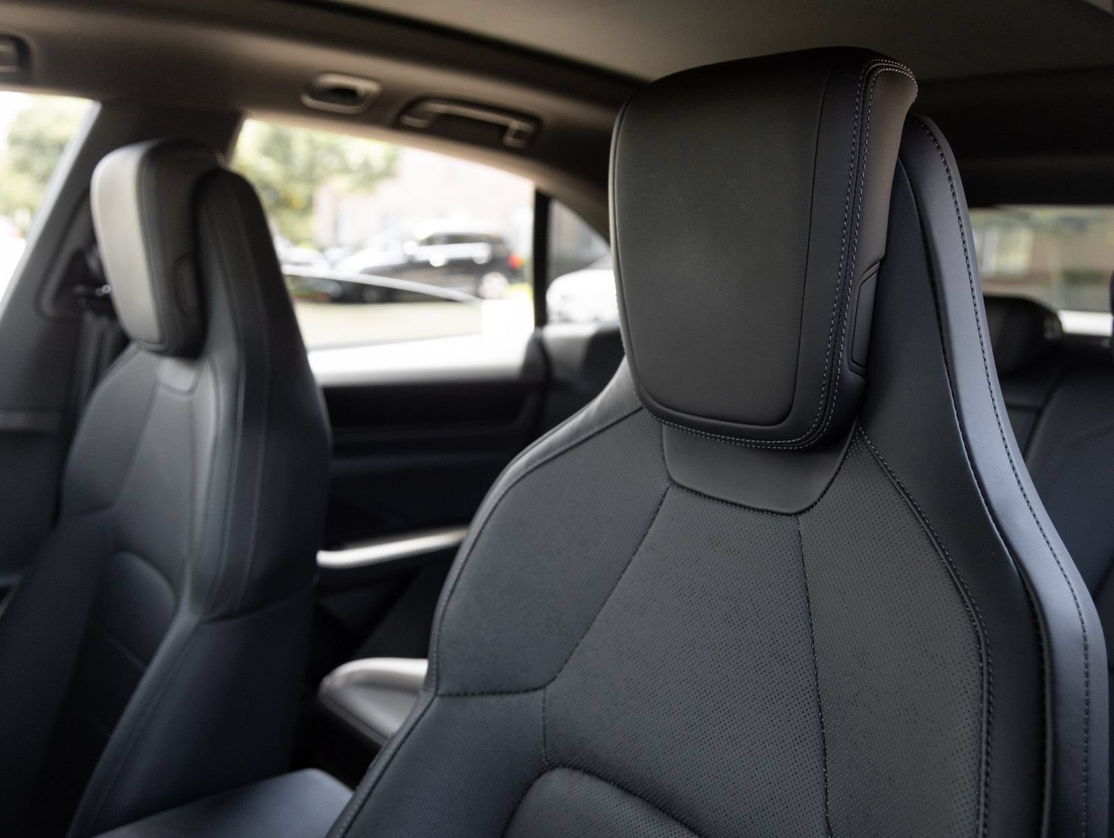 Certified 2025 Porsche Macan 4 Electric AWD/4WD image 24