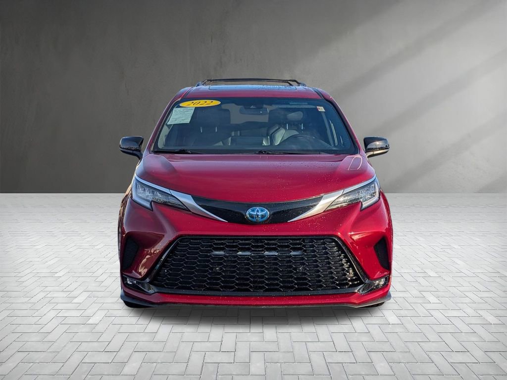 Used 2022 Toyota Sienna XSE image 6