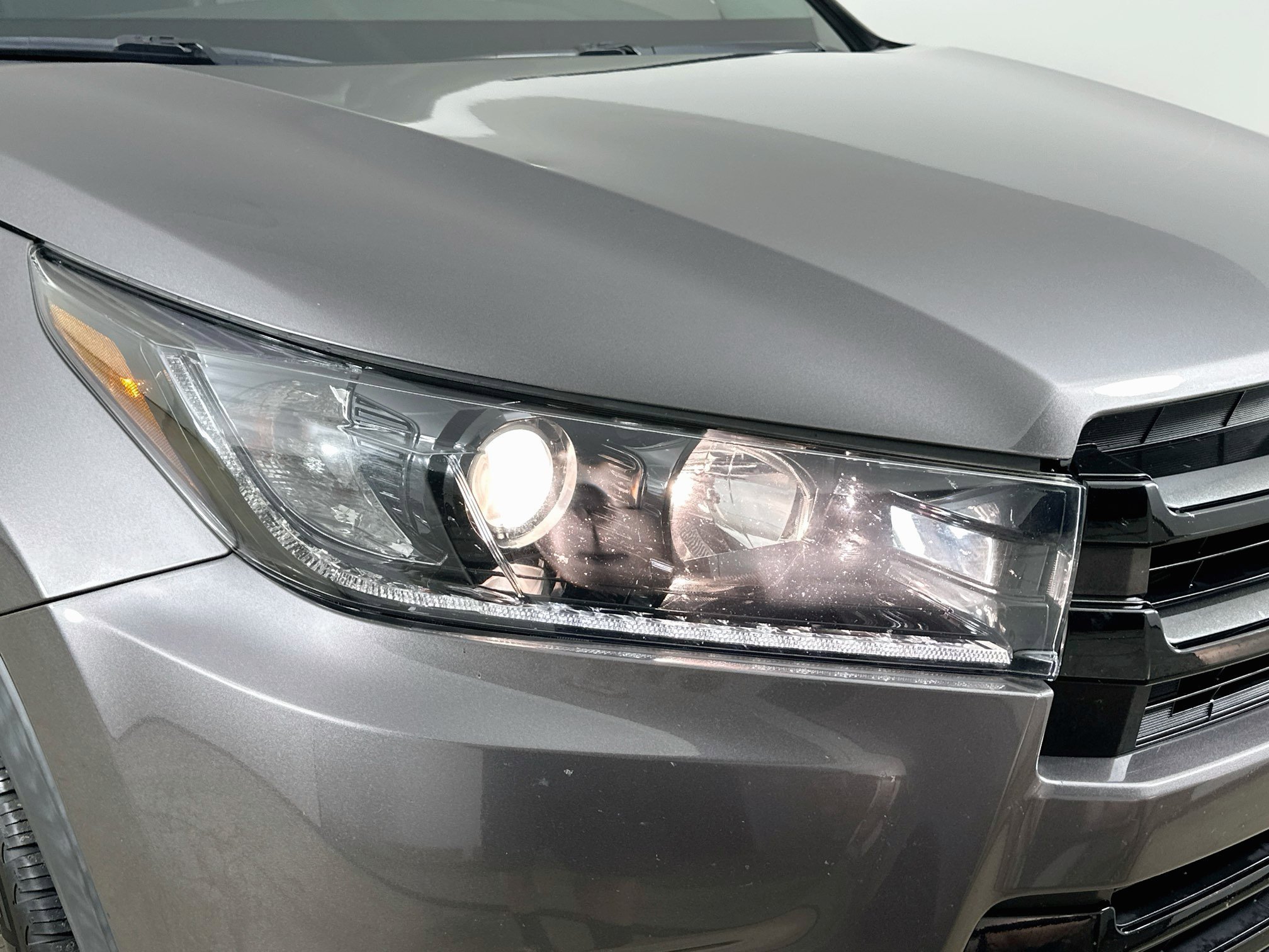 Used 2019 Toyota Highlander SE w/ Nightshade Edition AWD/4WD image 9