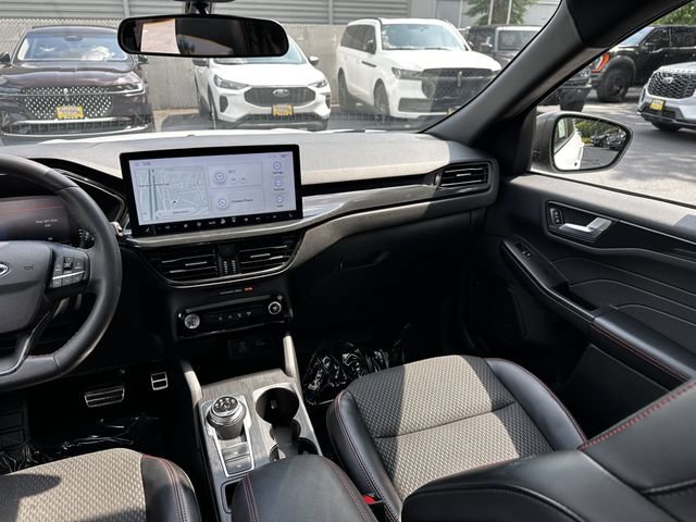 Certified 2023 Ford Escape ST-Line w/ Tech Pack #1 AWD/4WD image 17