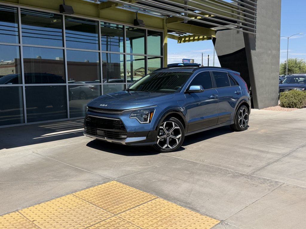 Used 2024 Kia Niro SX Touring
