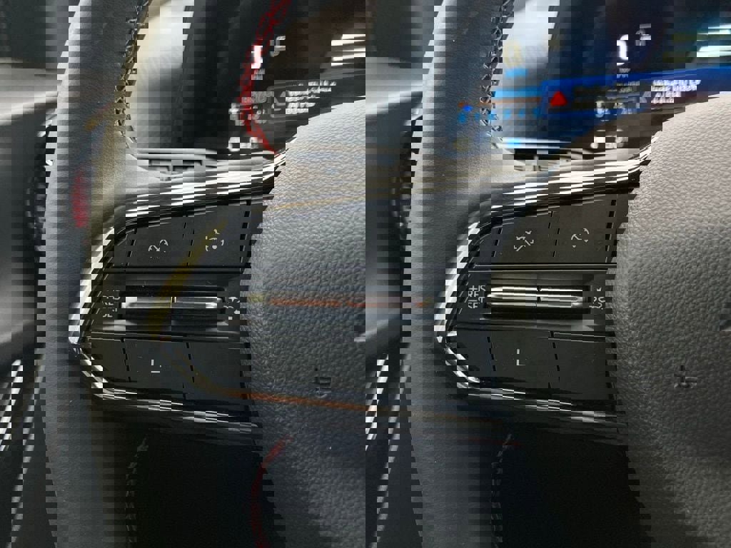 Used 2025 Chevrolet Equinox RS image 13