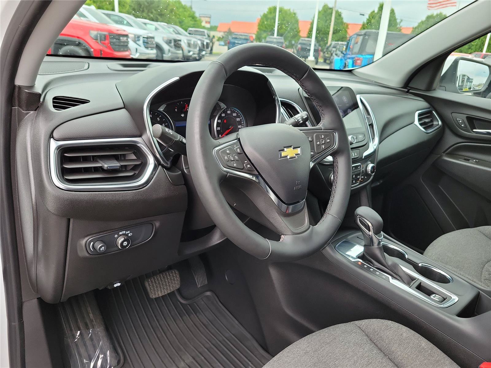 Used 2024 Chevrolet Equinox LT FWD image 21