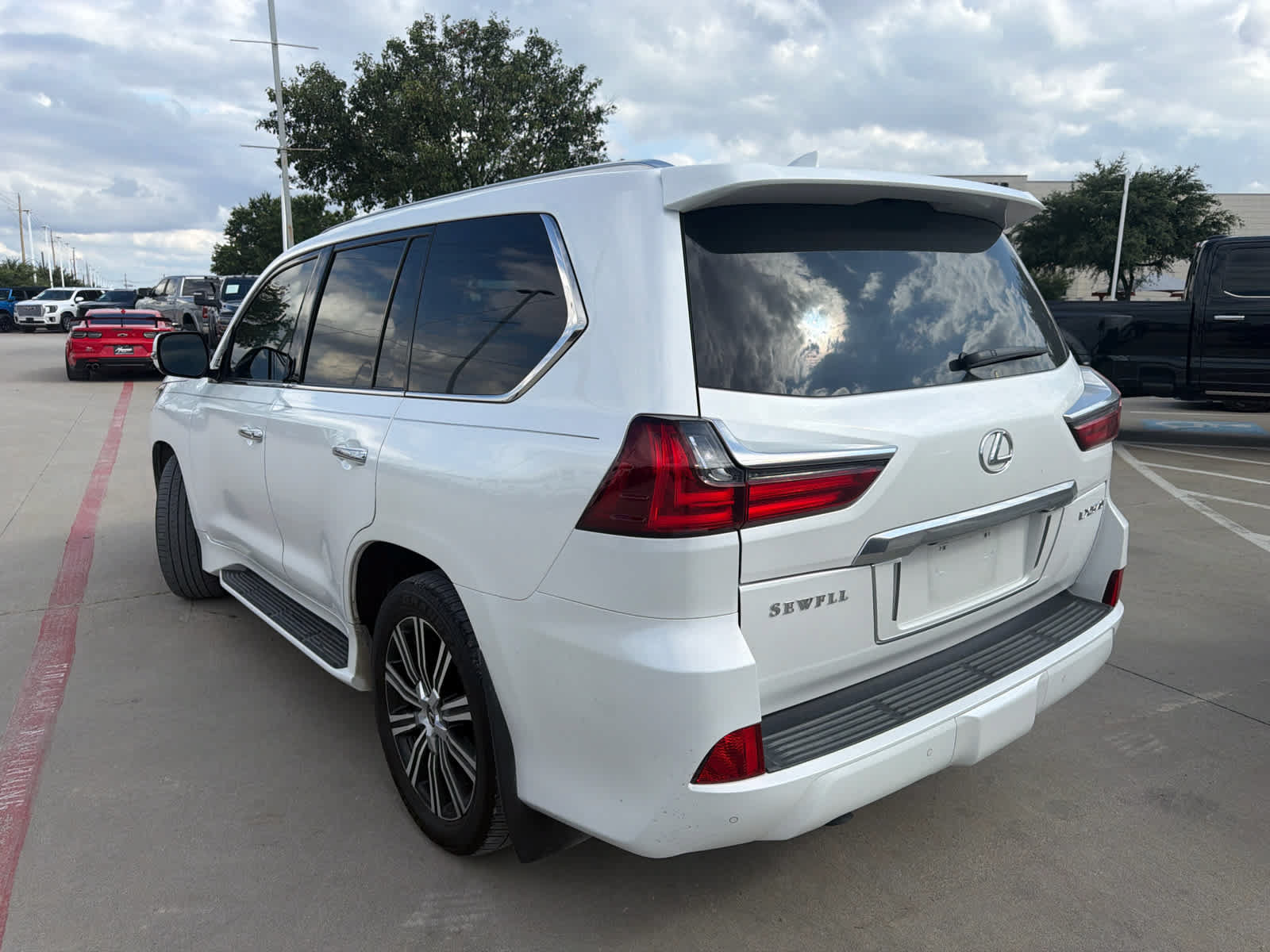 Used 2021 Lexus LX 570 4WD w/ Luxury Package image 3