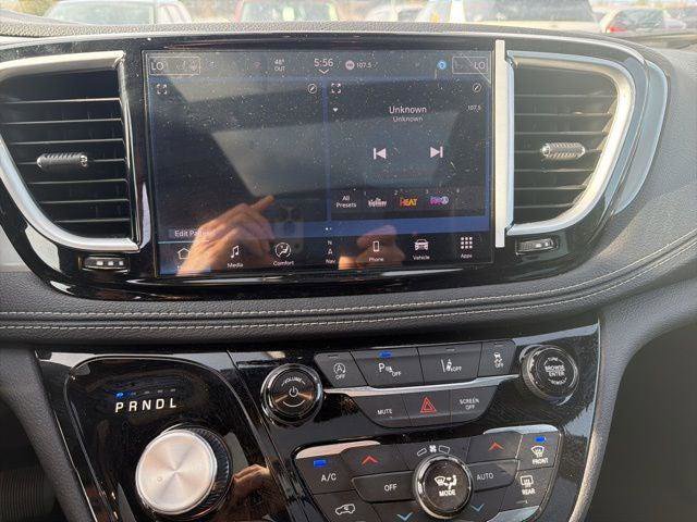 Certified 2026 Chrysler Pacifica Limited FWD image 12