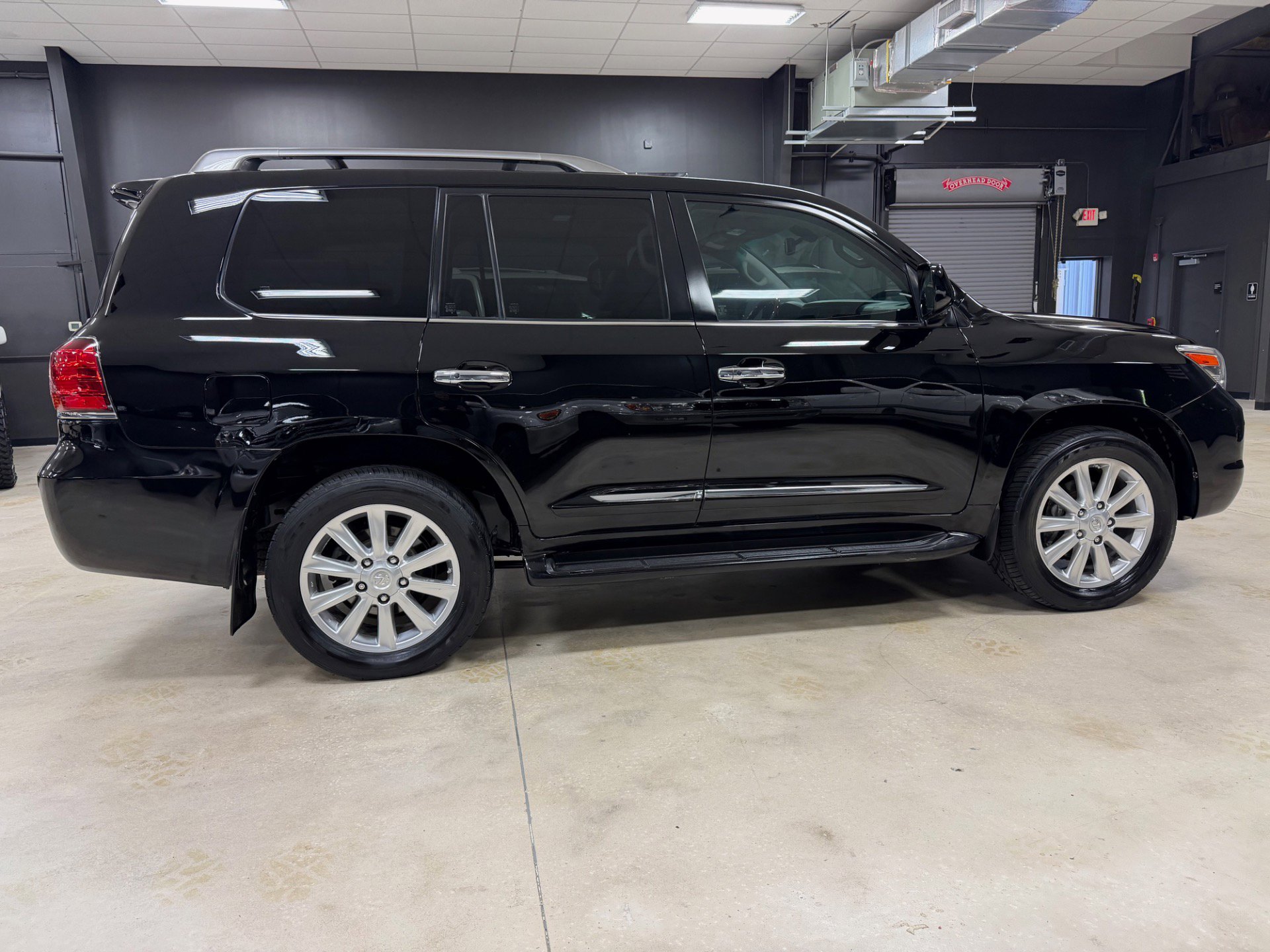 Used 2010 Lexus LX 570 4WD image 7