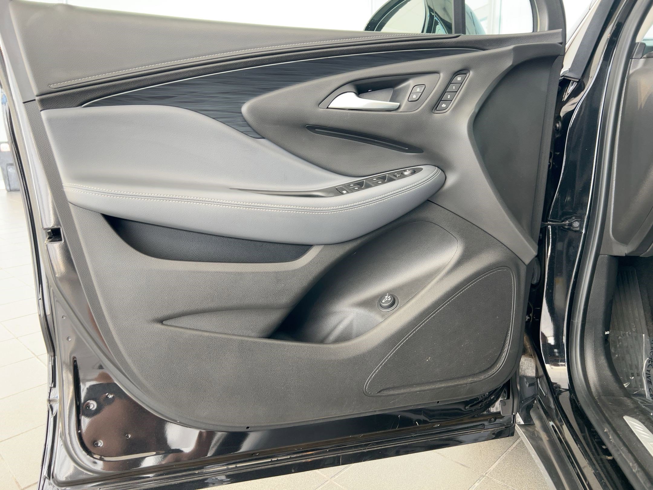 Used 2020 Buick Envision Essence w/ LPO, Cargo Package image 29