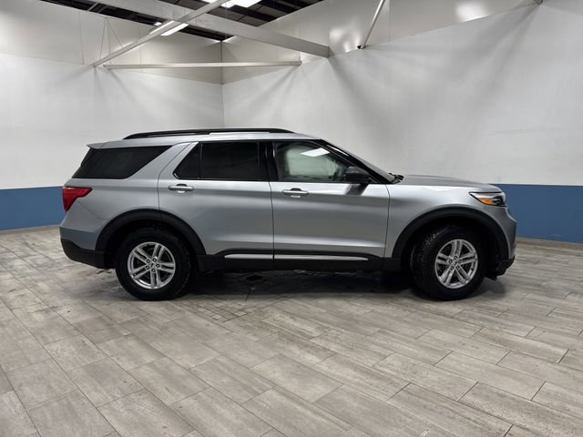 Used 2023 Ford Explorer XLT image 2