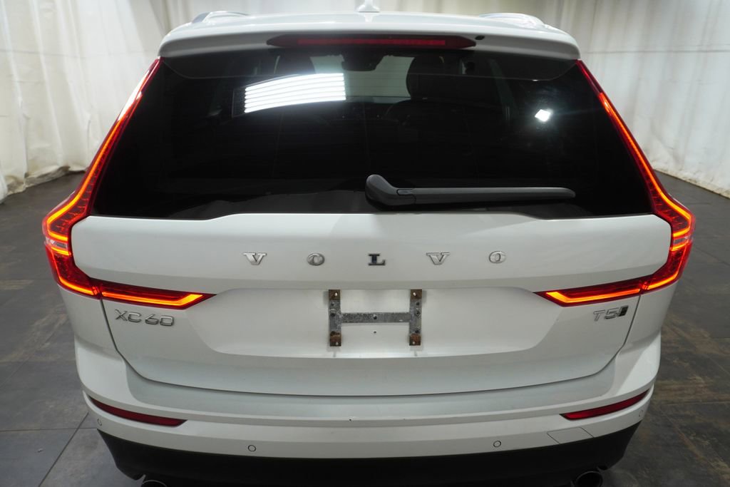 Used 2021 Volvo XC60 T5 Momentum w/ Premium Package AWD/4WD image 5