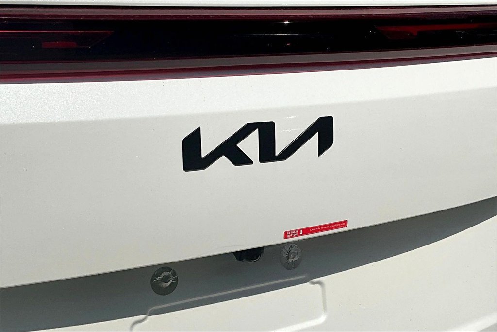 New 2027 Kia Carnival EX FWD image 9